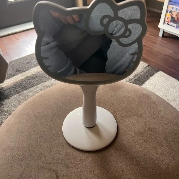 Hello kitty Impressions White LED Hand Mirror - Picture 4 of 5